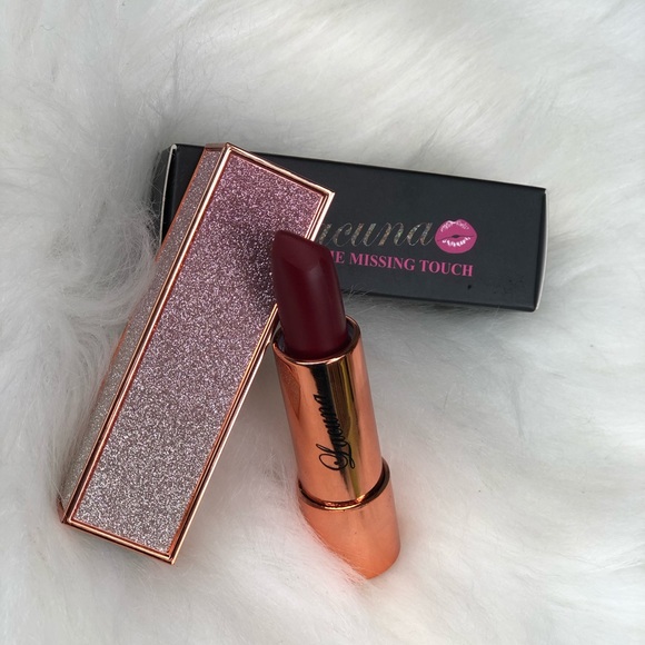 Red lip stick - Picture 2 of 3